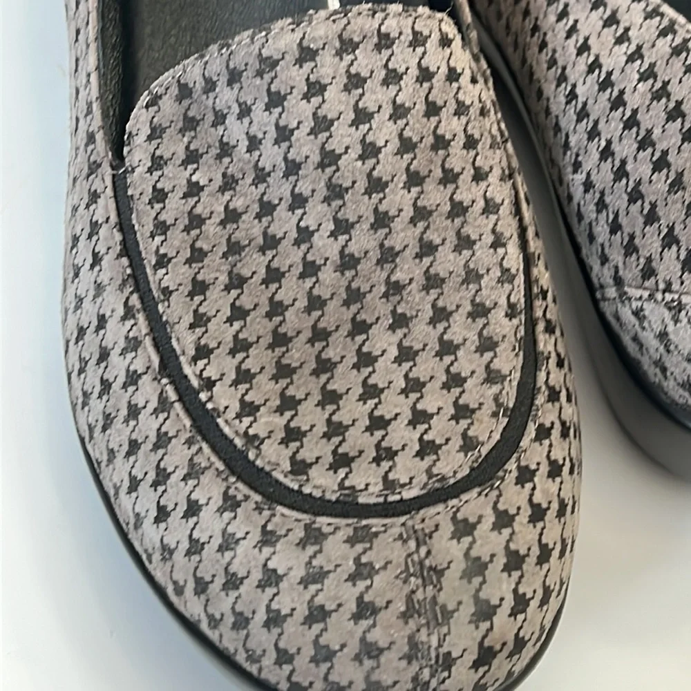 Dansko “Debra” leather slip on wedge loafer in houndstooth size 41 = 10.5/11